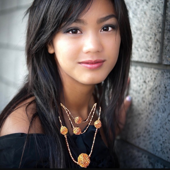 Single Crystal Chandelier Statement Piece Earring Beautiful Woman Collection - Picture 15 of 16